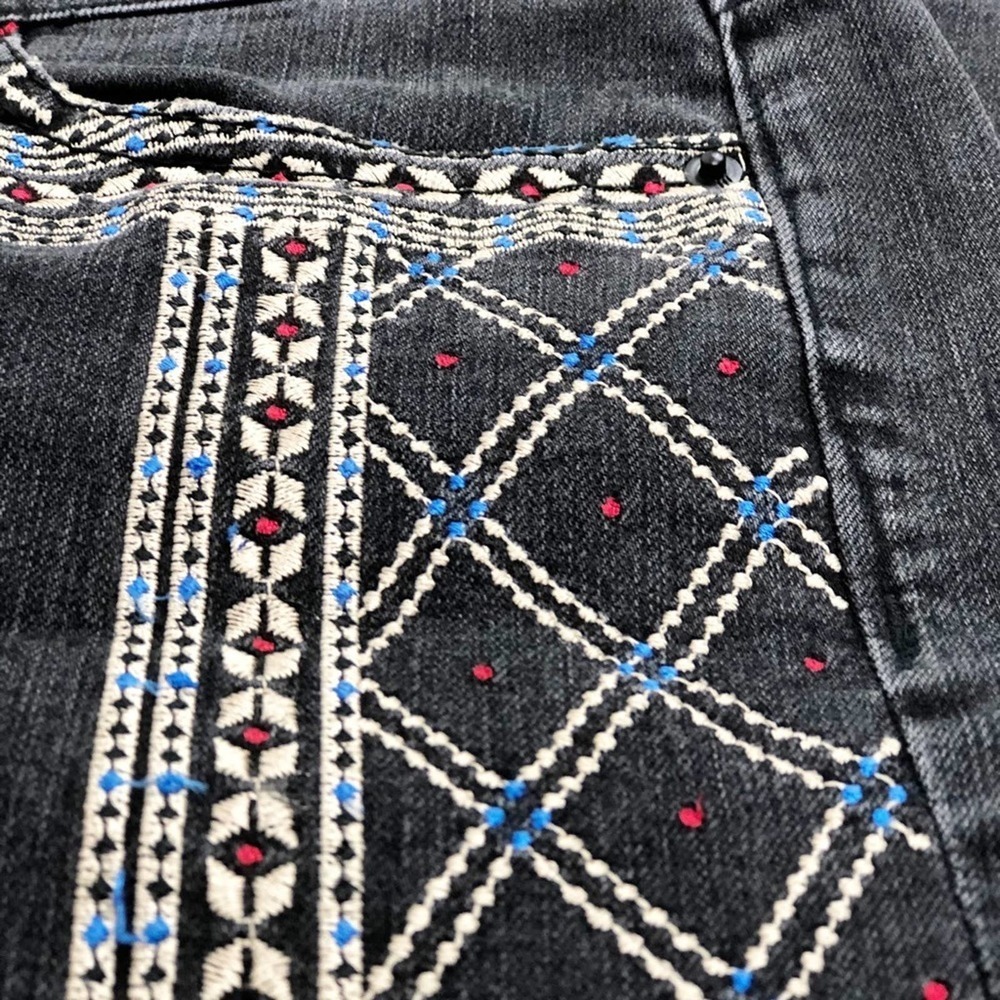BDG Mid Rise Twig Ankle Skinny Jeans Embroidered Black Denim 29W 29L - Picture 5 of 16